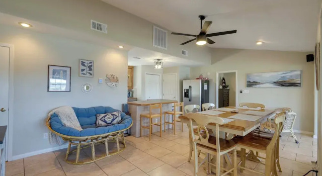 Lakefront Family Getaway w/ Dock & Fire Pit, 预订 度假屋 格兰伯里 Dallas - Fort Worth Metropolitan Area