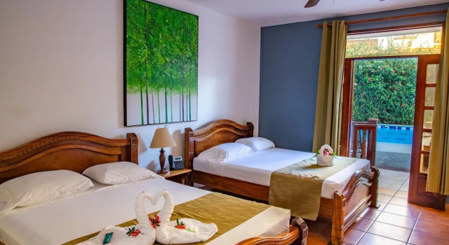 Четырёхместный номер Deluxe с балконом и с частичным видом на океан Hotel South Beach