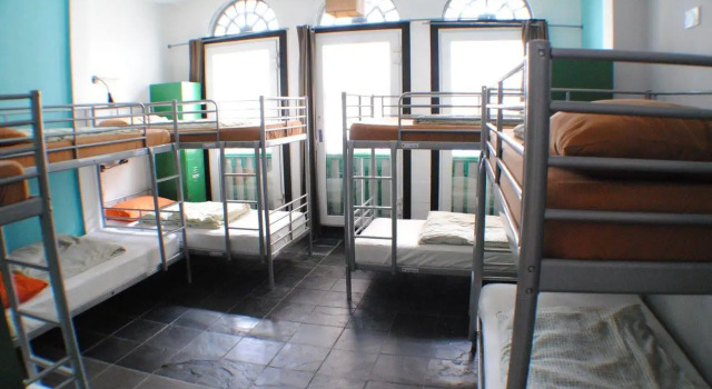 Кровать в общем номере Royal Lodge @ Pagoda Street