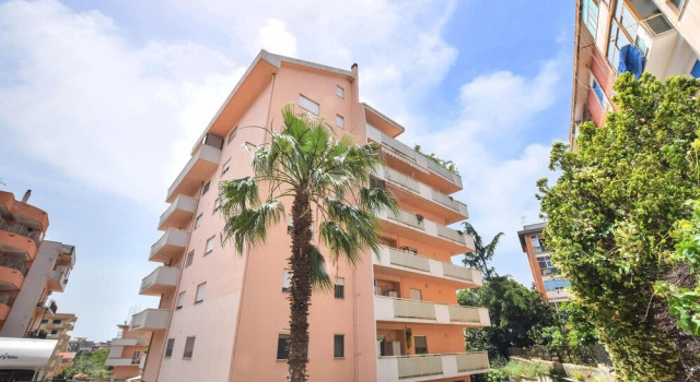 Awesome Apartment in Reggio Calabria With Wifi and 2 Bedrooms, Rezerwuj Apartament Reggio di Calabria Kalabria