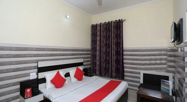 Oyo 27054 New Sundaram