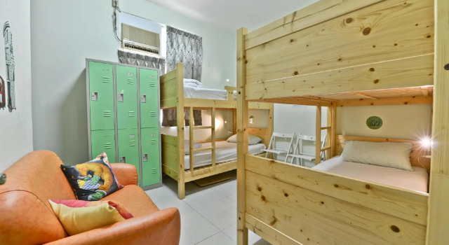 Кровать в общем номере Tainan Travel Inn
