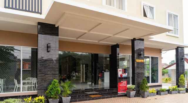 RedDoorz Plus near Teras Kota 3, Buchen Sie Pension Hotels in Banten mit Parkplatz, Parkplätze
