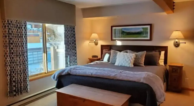 Aspen 3 Bedroom Condo at the Base of Aspen Mountain, Next to Lift 1A