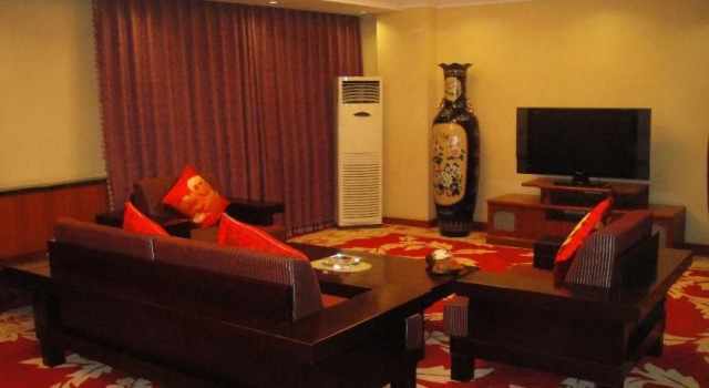 Dunhuang Legend Hotel - Dunhuang, Book Hotel Hotels in Jiuquan with Parking, Parking