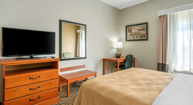 Четырёхместный номер Standard Quality Inn & Suites Jefferson City
