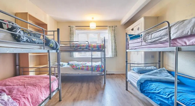 Кровать в общем номере (женский номер) Hootananny Hostel