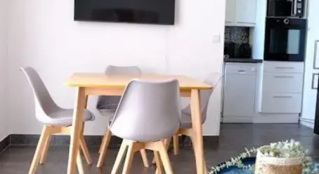 Studio terrasse vue mer à 1min de la plage et tram, Забронировать Отель Ницца Приморские Альпы, рядом с Пляж Фаброн