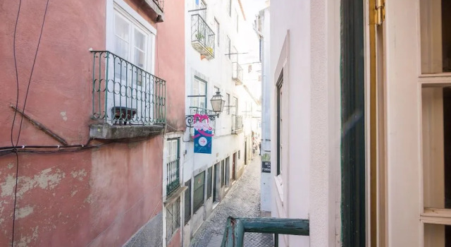 Nomad's Alfama Flats - Typical Street