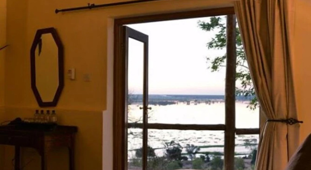 Muchenje Safari Lodge, Prenota Hotel Ngoma Northwest District