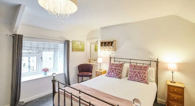 Host Stay Anvil Cottage, Varaa Lomakoti Mökit kohteessa Merseyside, Mökki