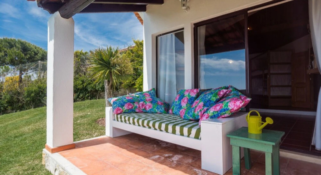 Кровать в общем номере Ericeira Villa Surf Camp Hostel