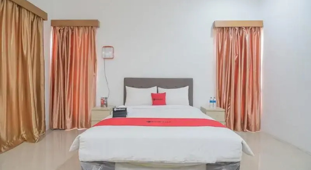 Deluxe Doppel Zimmer RedDoorz near Jatinangor Town Square