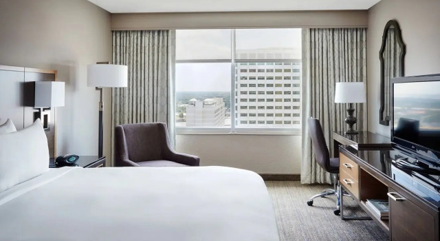 Номер Standard с видом на реку New Orleans Marriott