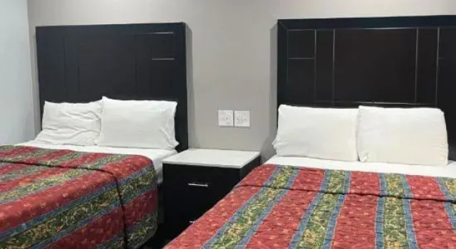 Четырёхместный номер Standard The Oaks Motel