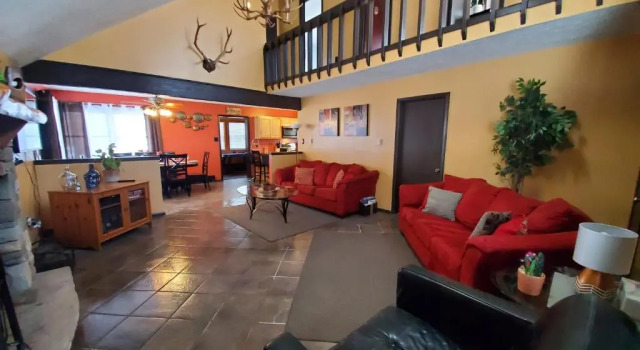 Chalet renovated Near Casino, Camelback , Kalahari 4bdrms firepit hot tub game room, Buchen Sie Chalet Mount Pocono Camelback