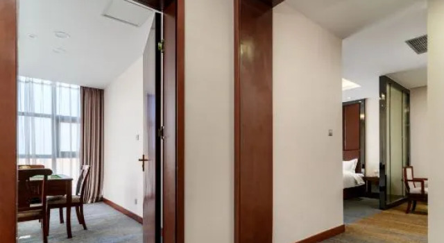 Люкс Deluxe Shehong Kuangyi Hotel (Yongyi Square)