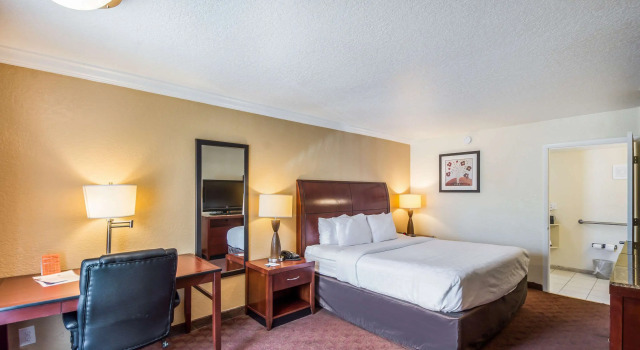 Двухместный номер Standard Clarion Inn & Suites Central Clearwater Beach