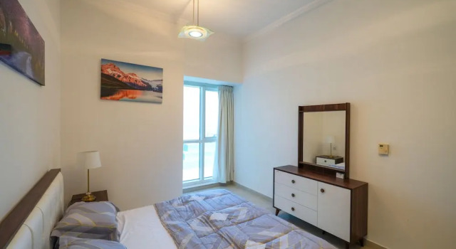 Yogi - Incredible 2BR with Balcony and Burj Khalifa Views