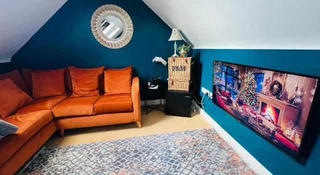 Detached, Private Guest House - Attic by the Abbey