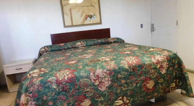 Hillcrest Motel, Rezerwuj Motel Eagle Pass Teksas