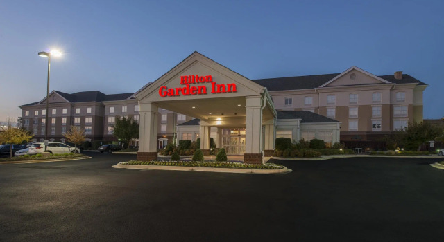 Кровать в общем номере Hilton Garden Inn Tupelo