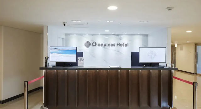 Sokcho Chonpines Beach Hotel, Забронировать Отель Отели Сокчхо с парковкой, рядом с Туристический и рыбный рынок Сокчхо, Парковка