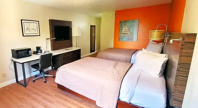 Номер Deluxe Studios & Suites 4 Less Charlotte