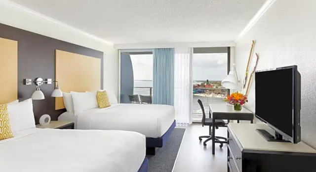 Четырёхместный номер Standard с видом на город Bay Harbor Hotel