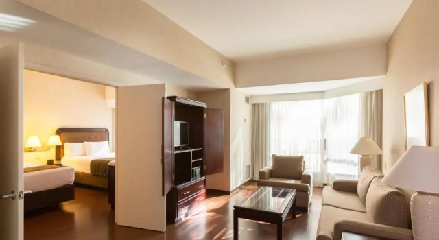 Четырёхместный люкс Standard Clarion Suites Guatemala City