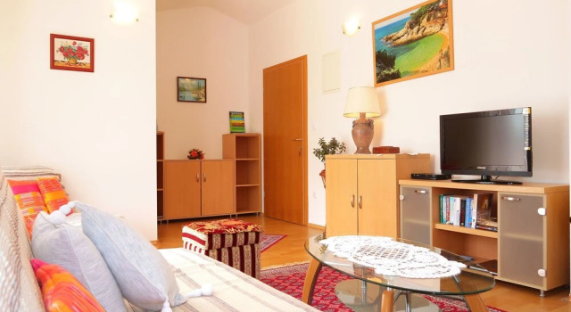 Mirjana Brzac in Brzac, Prenota Hotel Hotel a Isole Quarnerine con parcheggio, Parcheggio