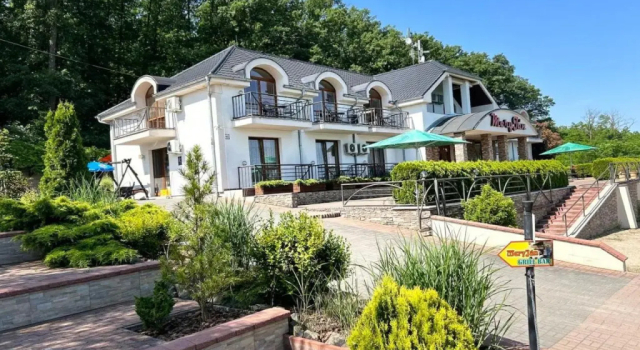 Mery Ján, Rezervovat Hotel Hotely v Nitriansky kraj s parkováním, Parkování