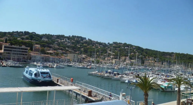 Superbe vue sur le port, résidence avec piscine, Book Hotel Saint-Mandrier-sur-Mer Var coast