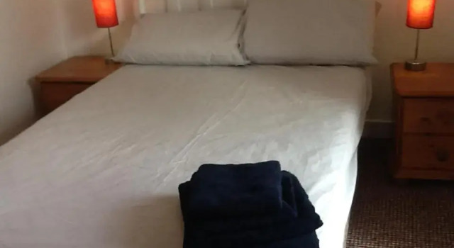 Noreen Seans, Prenota Hotel Malin 