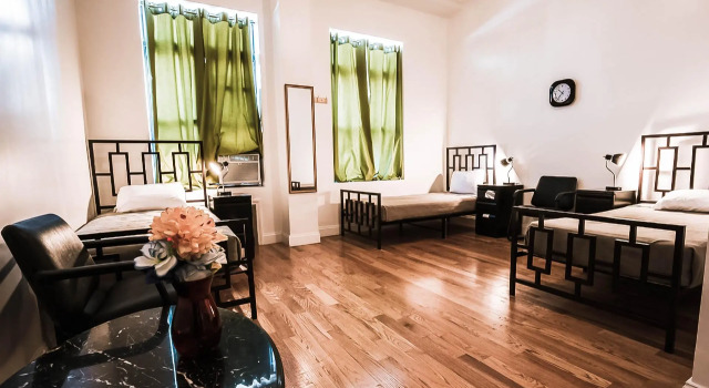 Кровать в общем номере NY Moore Hostel