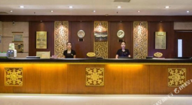 Sunshine Holiday Hotel, Prenota Hotel Hotel a Shaanxi con parcheggio, Parcheggio