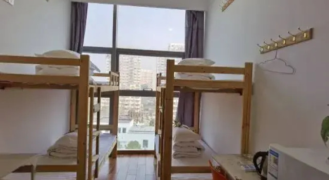 Кровать в общем номере (женский номер) Xiao Hotel Apartment (Shanghai Pengpu Xincun Subway Station)