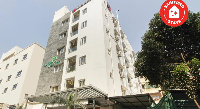 Capital O 37516 Apple Tree Inn, Rezerwuj Hotel Kukatpalli 