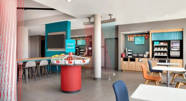 Четырёхместный номер Standard avid hotel - Hays by IHG