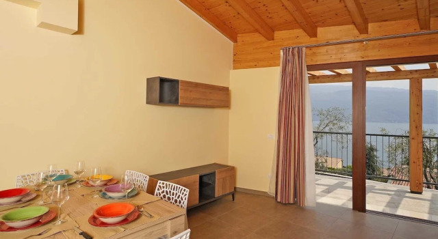 Апартаменты Comfort с красивым видом из окна Residence Dany appartamenti con cucina vista lago piscina e parcheggio