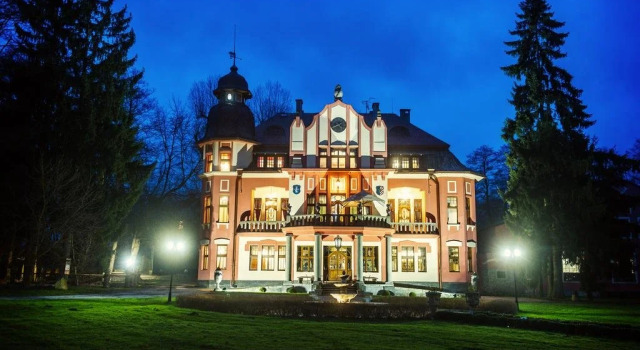 Letohradek sv. Vojtech, Rezerwuj Hotel Hotele w Central Bohemia z parkingiem, Parking