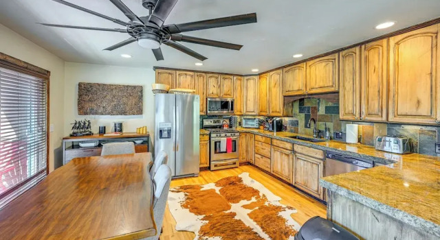 Апартаменты Duplex in Quiet Family Neighborhood 1 Mi to Skiing