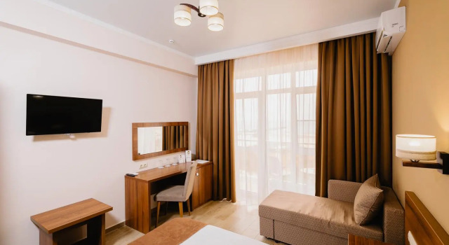 Двухместный Корпус Прайд Стандарт с балконом и с видом на сад Family Pride Inn