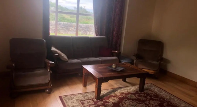 Modern Six Bedroom House Westport, Rezerwuj Hotel Westport 