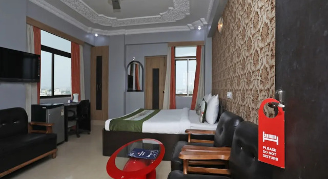 OYO 165 Nesh Inn Heritage