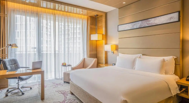 Двухместный номер Superior с балконом Pullman Foshan Shunde