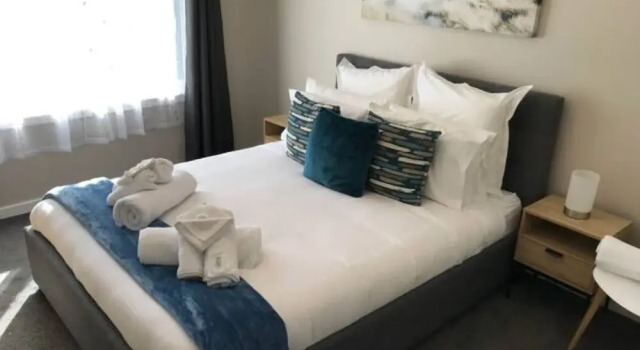 BlueFin Tuna Fishermen Whale Watching, Book Hotel Portland Victoria