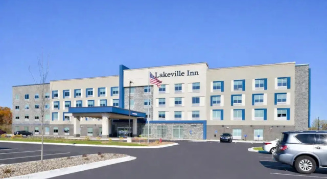 Lakeville Inn