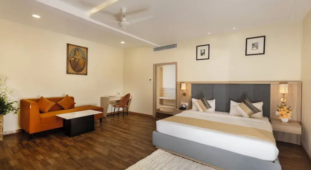 Люкс asar Capoors Hotel Hazratganj by Orion Hotels