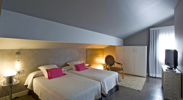 Hotel Castillo, Rezerwuj Hotel Hotele w Baskonia z parkingiem, Parking
